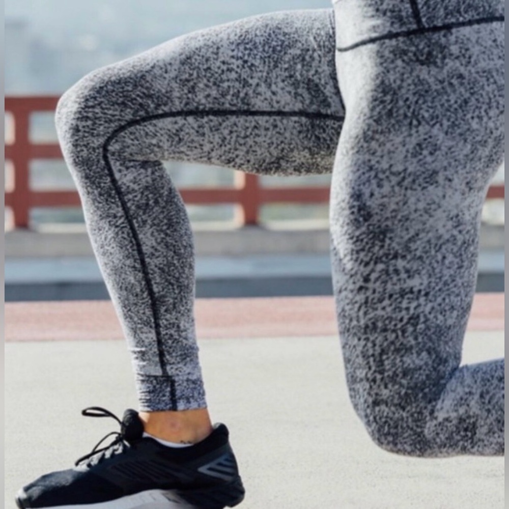 Wunder Under Tight 29” *Luon  Pristine Condition!  Spray Jacquard White Black. 4